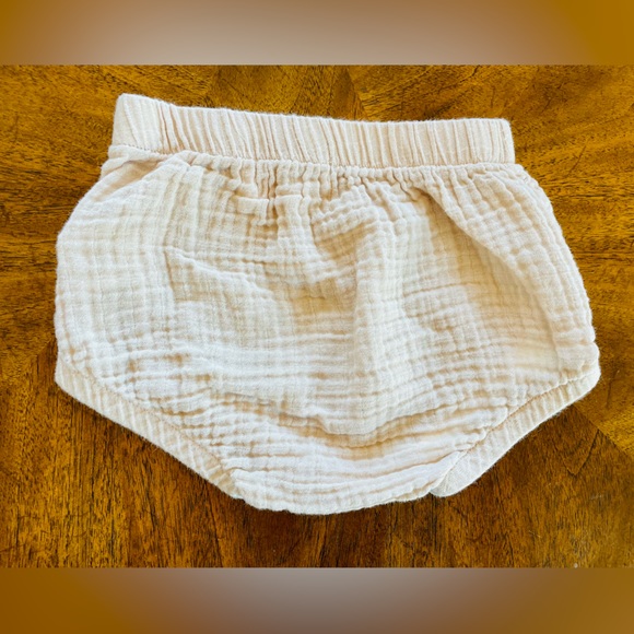 Go Gently Nation Kids Gauze Blouse and Bloomer set in Blush (0-3 months) - Picture 6 of 7